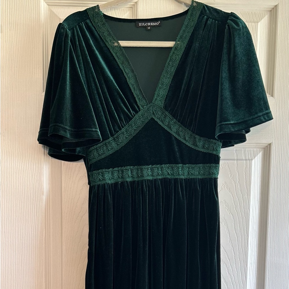 ZILOREMO® Velvet and Lace V-Neck Holiday Dress